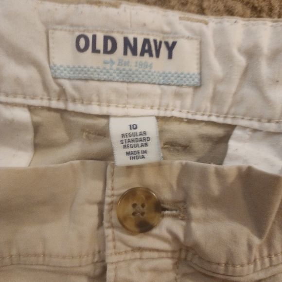 Bundle of 2 twill Old Navy shorts. - Picture 2 of 7